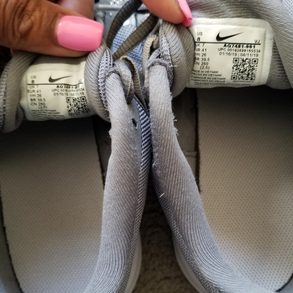 Nikes - Picture 4 of 5